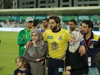 Shahid Afridi stands with this three daughters.