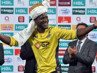 Darren Sammy receiving his man of the match award at PSL Final while wearing traditional Pakhtun turban.