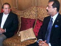 File photo of former prime minister Yousaf Raza Gillani (right) and current prime minister Nawaz Sharif.